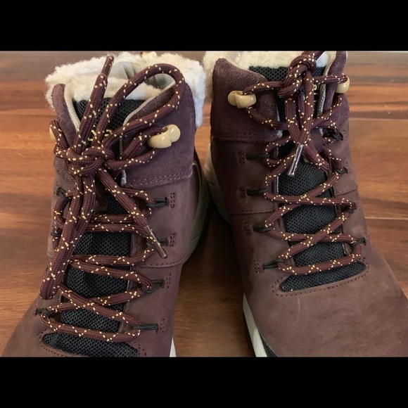 ROCKPORT Purple Leather Ankle Sneakers Size 10 - Picture 4 of 16